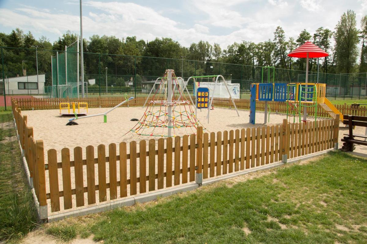 Camping Oaza Blonie Kornik Domki Standard - 3 Pokoje Buitenkant foto